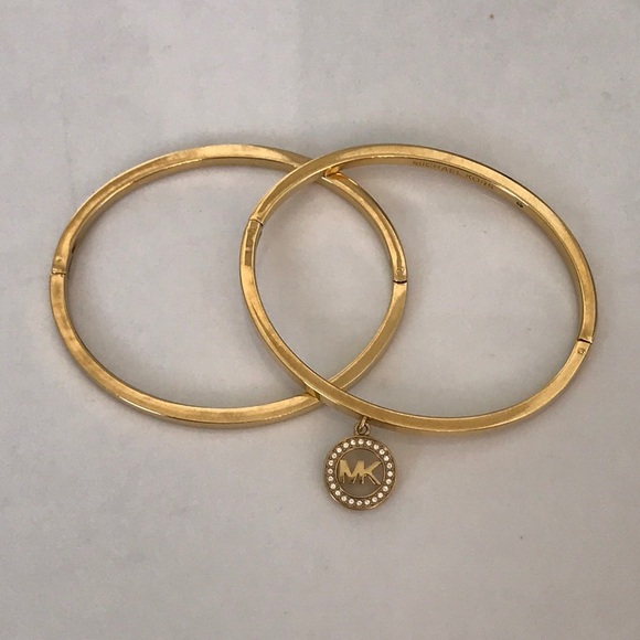 NEW ⭐️ Michael Kors Gold Logo Bracelet Set - Picture 3 of 5